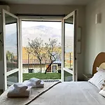 Ama Homes - Garden Lakeview Apartment