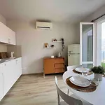 Ama Homes - Garden Lakeview Apartment