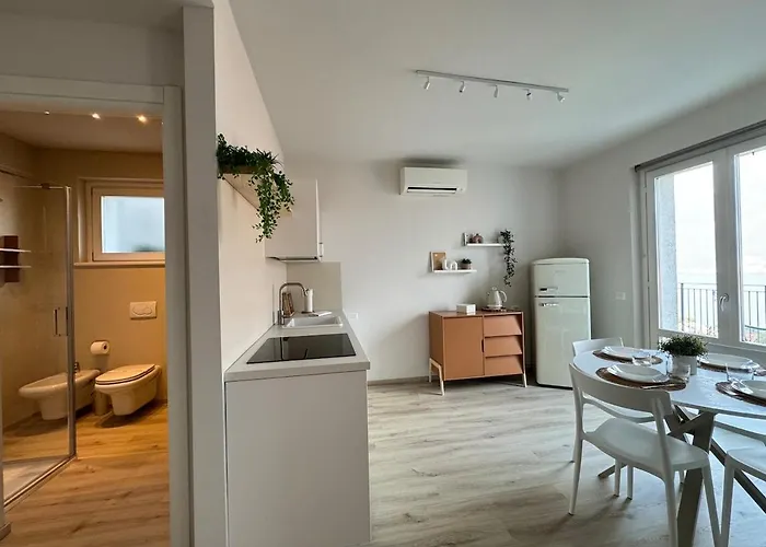 Ama Homes - Garden Lakeview Apartmán